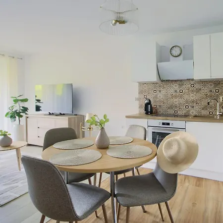 Blue Mare Posesja Kapitanska Cozy Garden A03, 70m Beach, Parking, Ogrodek Apartment