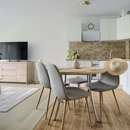 Blue Mare Posesja Kapitanska Cozy Garden A03, 70m Beach, Parking, Ogrodek Apartment
